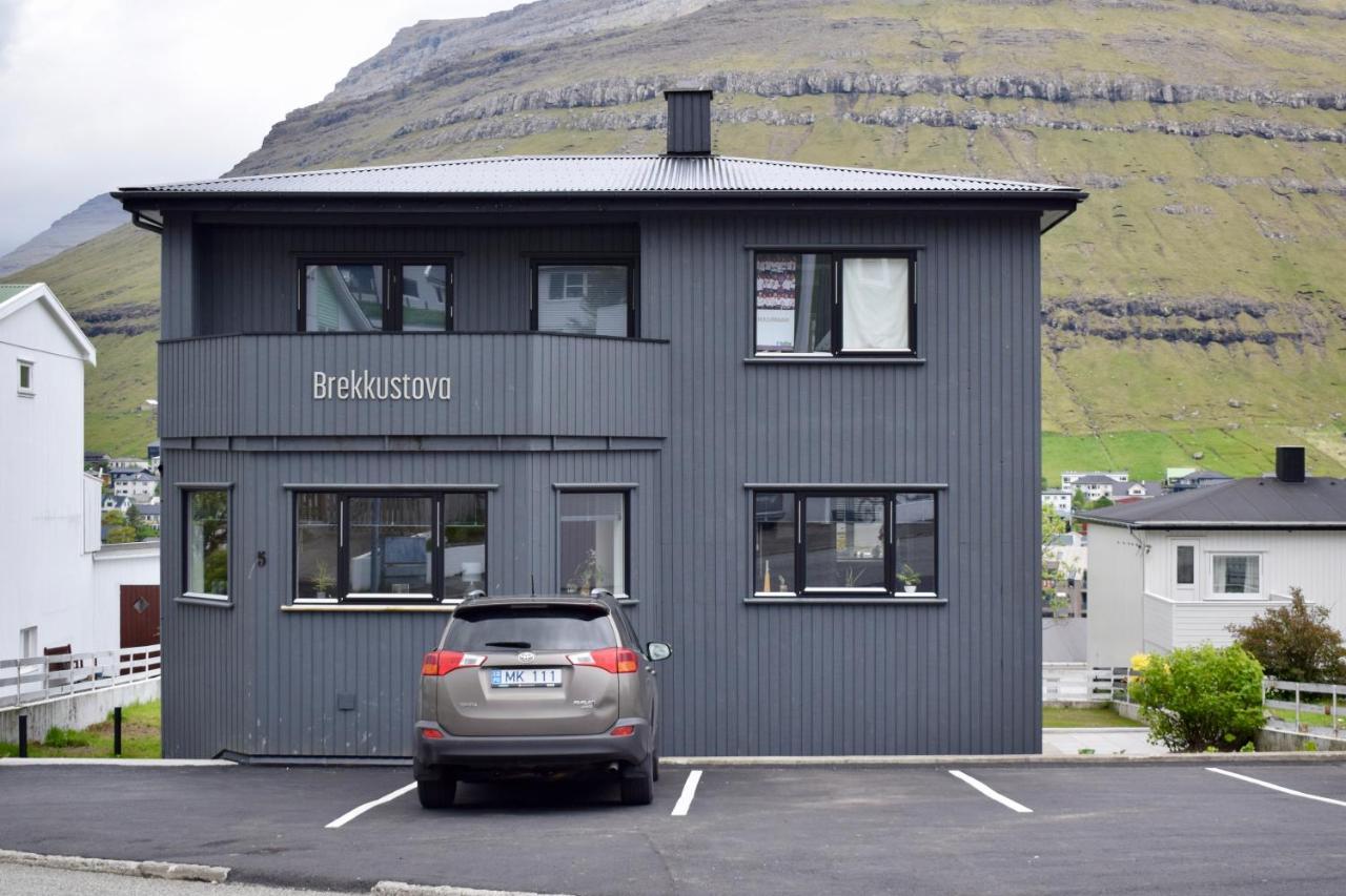 Brekkustova - Modern, Cosy And Spacious Apartment Klaksvik Bagian luar foto